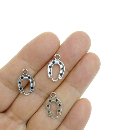 Dije Herradura de Caballo Cerrado mano