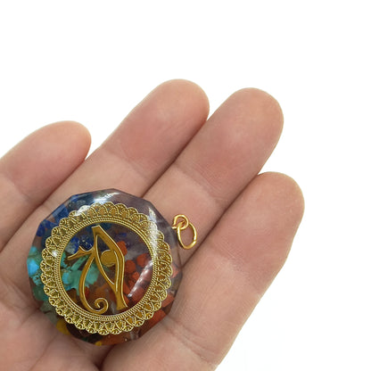 colgante ojo de horus orgon dorado